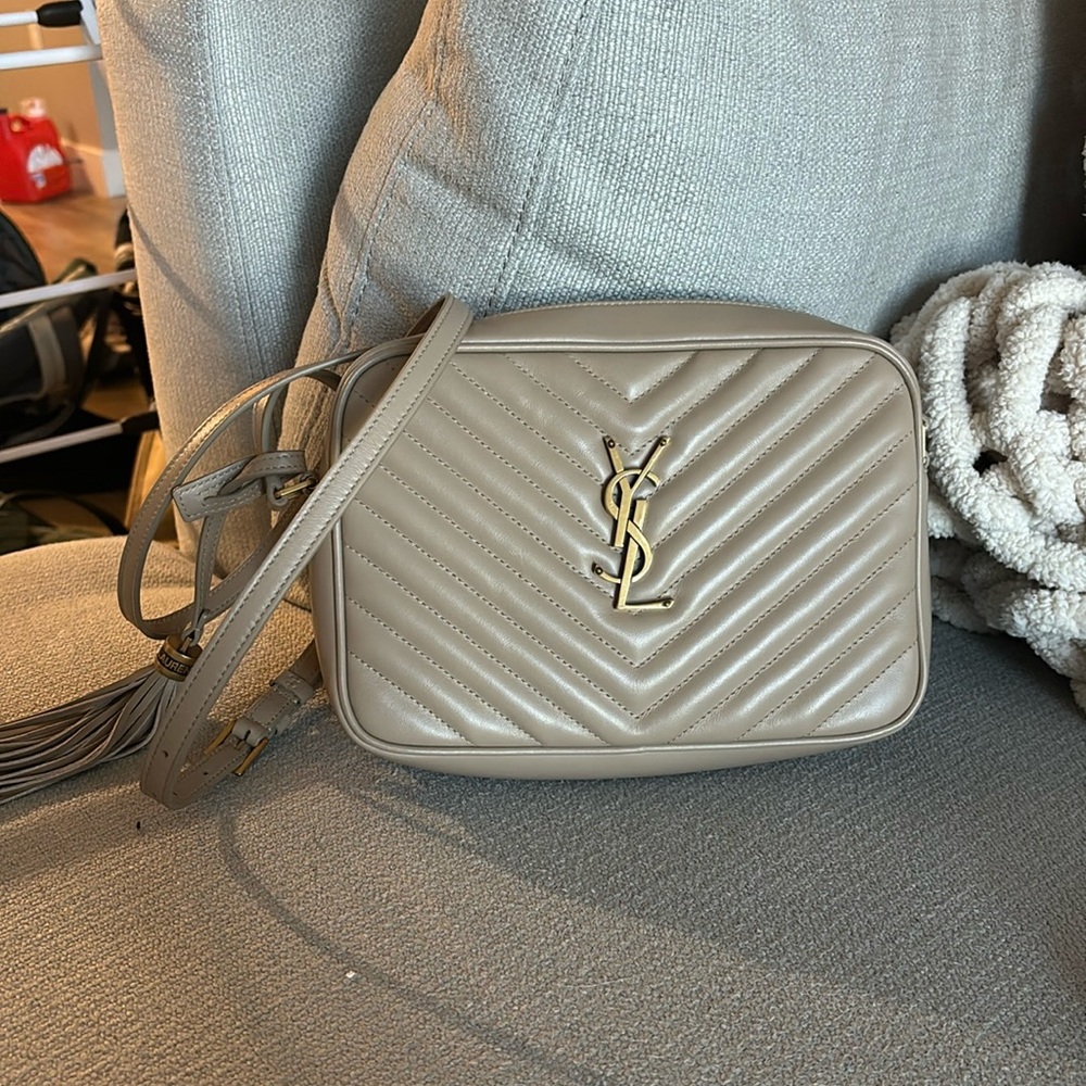 Yves Saint Laurent
Vitelli Piumotto Dark Beige Bag